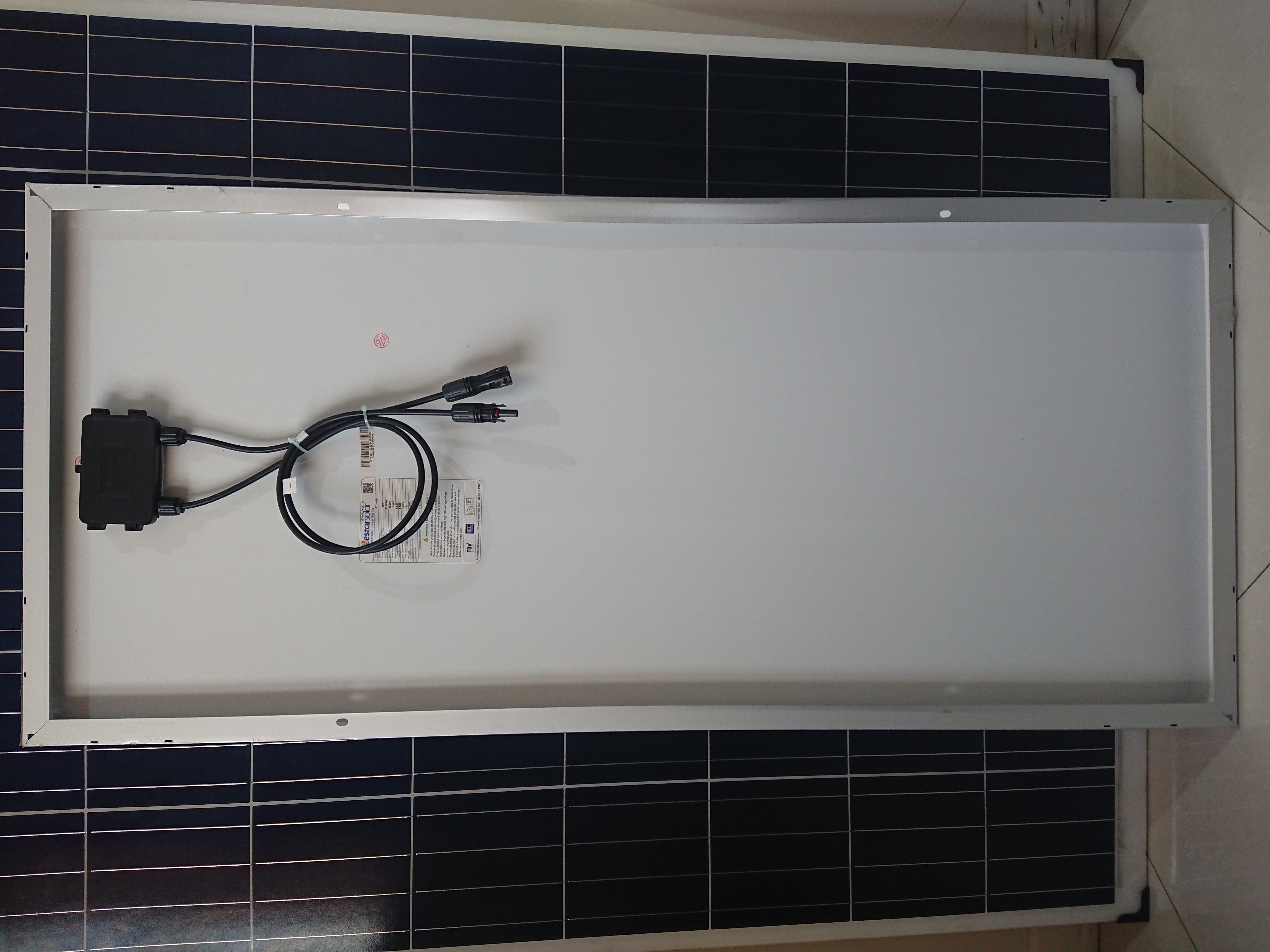 تصویر رو به رو پنل 100 وات پلی